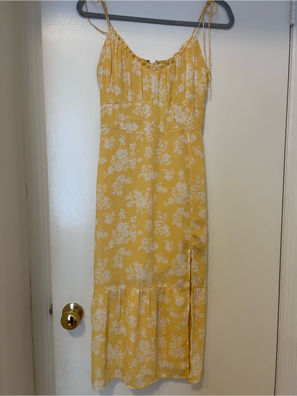 Abercrombie & Fitch Yellow floral midi. Size small